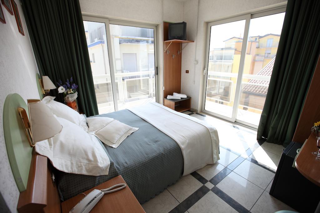 Hotel Baviera Sottomarina Camera foto