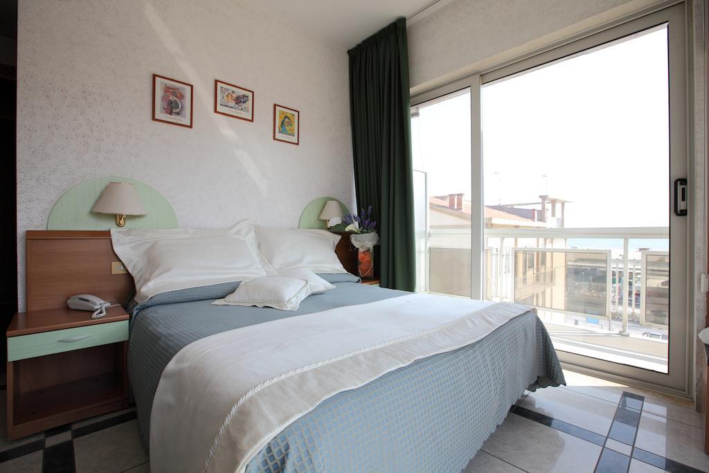 Hotel Baviera Sottomarina Camera foto